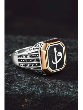 Erkek Gümüş Yüzük - Üç Sıra Zirkon Taşlı Vav Elif İşlemeli Erkek Yüzük Erkek Gümüş Yüzük - Üç Sıra Zirkon Taşlı Vav Elif İşlemeli Erkek Yüzük