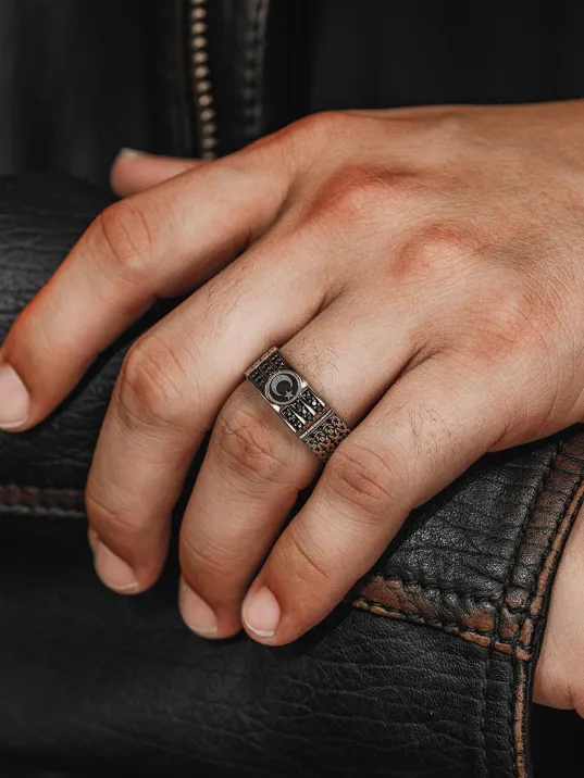 Erkek Gümüş Yüzük - Üç Sıra Zirkon Taşlı Kral Zincirli Ay Yıldız İşlemeli Erkek Yüzük