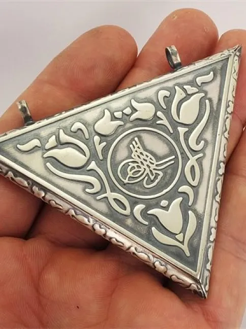 Osmanlı Tuğralı Gümüş Erkek Muska Cevşen Haznesi En Büyük Boy Osmanlı Tuğralı Gümüş Erkek Muska Cevşen Haznesi En Büyük Boy