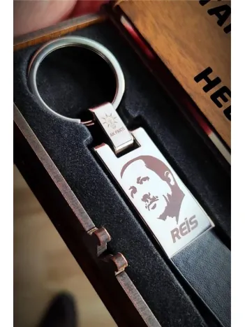 Kişiye Özel Recep Tayyip Erdoğan Figürlü AK Parti Logolu Çelik Anahtarlık Kişiye Özel Recep Tayyip Erdoğan Figürlü AK Parti Logolu Çelik Anahtarlık