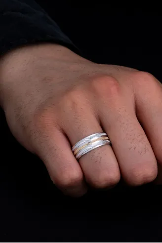 Erkek Gümüş Yüzük - 925 Ayar Dalgalı Şerit Model Gümüş Alyans Yüzük