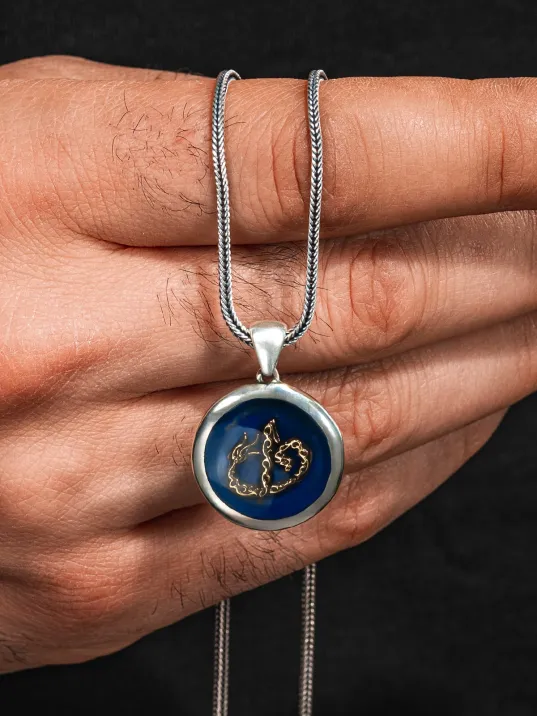 925 Ayar Gümüş Mavi Vav Elif İşlemeli Yuvarlak Kolye Tilki Kuyruğu Zincirli Model 925 Ayar Gümüş Mavi Vav Elif İşlemeli Yuvarlak Kolye Tilki Kuyruğu Zincirli Model