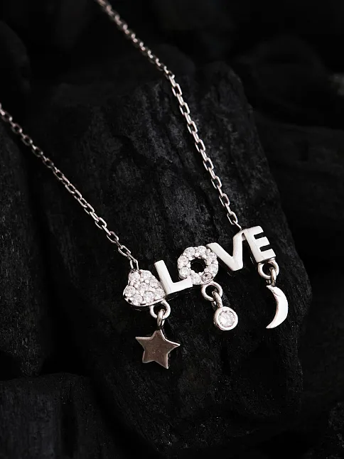 Kadın Gümüş Kolye - Sevgililer Günü - Hediye - Zirkon Taşlı Love Yazılı Kalp Motifli Kadın Kolye