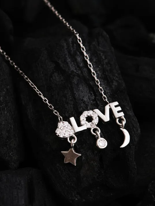 Kadın Gümüş Kolye - Sevgililer Günü - Hediye - Zirkon Taşlı Love Yazılı Kalp Motifli Kadın Kolye Kadın Gümüş Kolye - Sevgililer Günü - Hediye - Zirkon Taşlı Love Yazılı Kalp Motifli Kadın Kolye