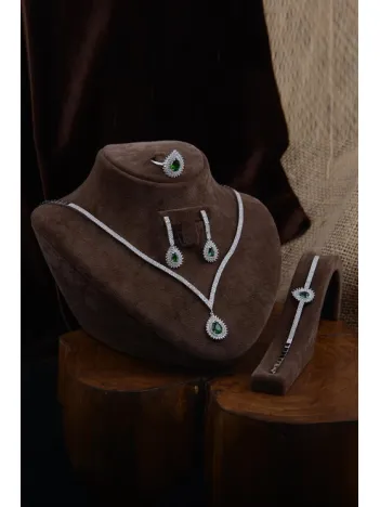 Dionisos Bayan Zümrüt Taşlı Gümüş Su Yolu Set - Kolye, Bileklik, Küpe, Yüzük