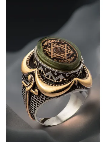 Erkek Yeşil Kehribar Taşlı Süleyman Mührü İşlemeli Hançer 925 Ayar Gümüş Yüzük