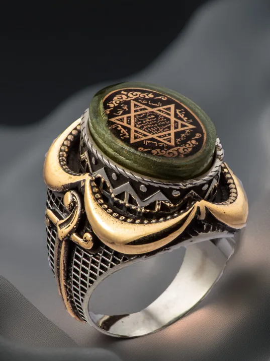 Erkek Yeşil Kehribar Taşlı Süleyman Mührü İşlemeli Hançer 925 Ayar Gümüş Yüzük Erkek Yeşil Kehribar Taşlı Süleyman Mührü İşlemeli Hançer 925 Ayar Gümüş Yüzük