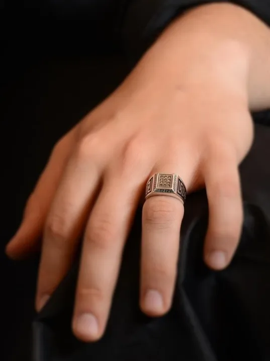 Markazit Küçük Kare Model Taşlı Erkek Gümüş Yüzük