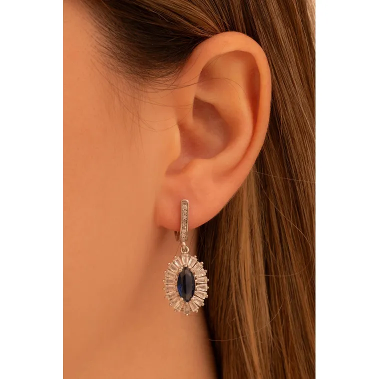 Kadın Gümüş Küpe - Damla Model Safir Taşlı Baget Süslemeli Rodyumlu Kadın Küpe Kadın Gümüş Küpe - Damla Model Safir Taşlı Baget Süslemeli Rodyumlu Kadın Küpe