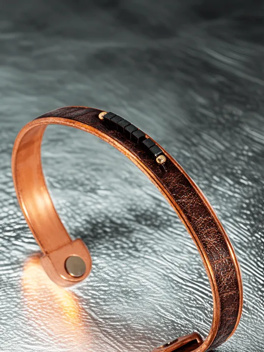 Kadın Bakır Bileklik - Ortası Küp Motifli Kahverengi Derili Bakır Bilezik Metal Kutuda Kadın Bakır Bileklik - Ortası Küp Motifli Kahverengi Derili Bakır Bilezik Metal Kutuda