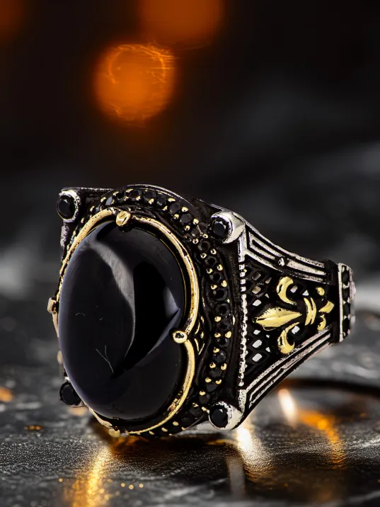 Erkek Siyah Oniks Taşlı Zirkon Taş Süslemeli Zambak Motifli 925 Ayar Gümüş Yüzük