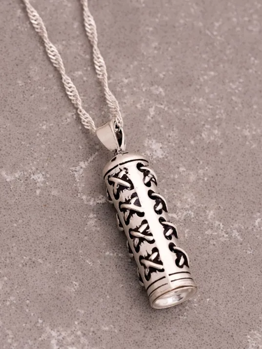 Gümüş Dikiş Motifli Muska Cevşen Kolye