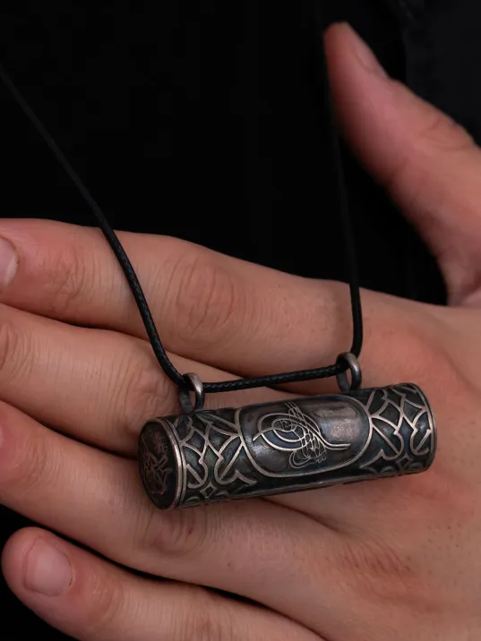 Erkek Gümüş Kolye - Cevşen Osmanlı Tuğralı İri Boy Gümüş Muska Kolye