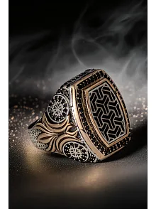 Erkek Omega Model Siyah Zirkon Taşlı Süslemeli Kanat Model 925 Ayar Gümüş Yüzük