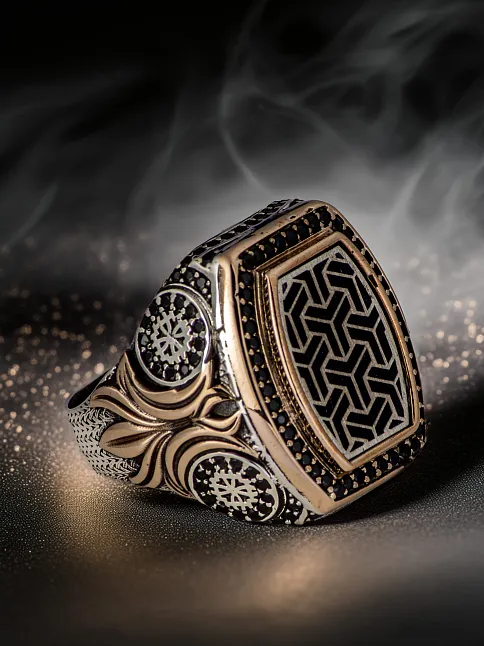 Erkek Omega Model Siyah Zirkon Taşlı Süslemeli Kanat Model 925 Ayar Gümüş Yüzük