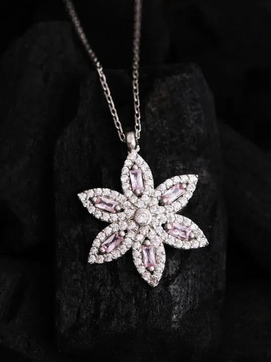 Kadın Gümüş Kolye - Sevgililer Günü - Hediye - Zirkon Taşlı Mor Çiçek Motifli Kadın Kolye Kadın Gümüş Kolye - Sevgililer Günü - Hediye - Zirkon Taşlı Mor Çiçek Motifli Kadın Kolye