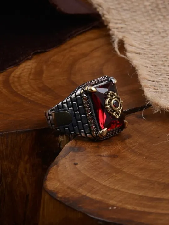 Kırmızı Zirkon Taşlı Yanı Kapı Duvar Sur Motif Erkek Gümüş Yüzük