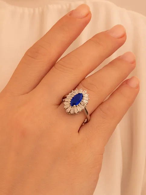 Kadın Gümüş Yüzük - Damla Model Safir Taşlı Baget Süslemeli Rodyumlu Kadın Yüzük