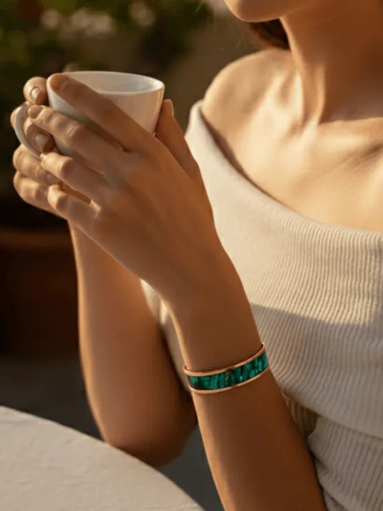 Kadın Bakır Bileklik - Arianna Model Özel Baskı Metal Kutu Ve Kuvars Taşı