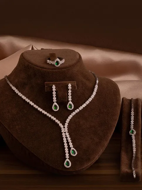 Kadın Gümüş Takı Seti - Peri Zümrüt Taşlı Damla Model Kolye, Bileklik, Yüzük, Küpe Tam Set
