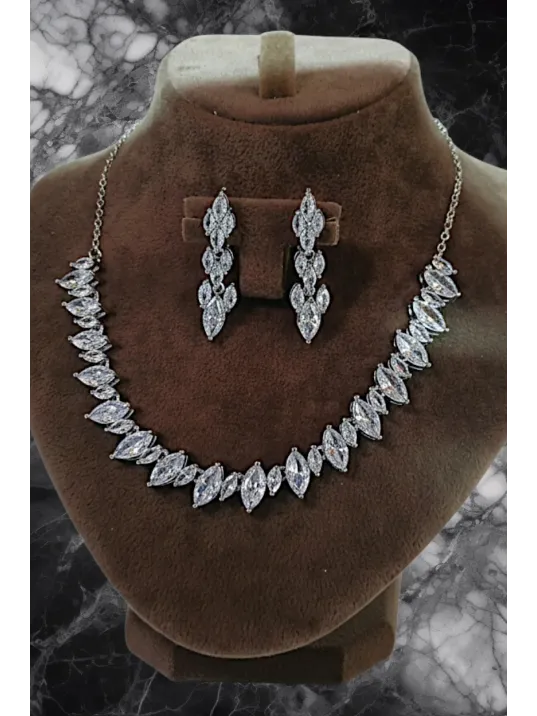 Kadın Bijuteri Kolye Küpe Set - Sara Model Baget ve Zirkon Taşlı Zarif Su Yolu Set