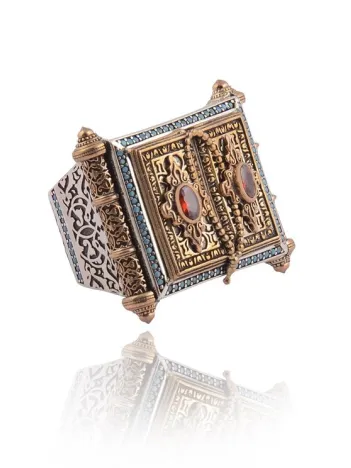 Kitab-ı Kut Turkuaz ve Yakut Taşlı Özel Seri Koleksyonluk Gümüş Erkek Yüzük Kitab-ı Kut Turkuaz ve Yakut Taşlı Özel Seri Koleksyonluk Gümüş Erkek Yüzük