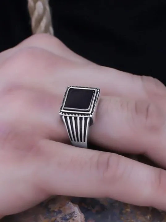 Siyah Oniks Taşlı Kare Model Özel Seri Erkek Gümüş Yüzük