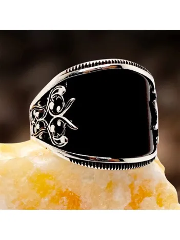 Oniks Taşlı Sarmaşık Motifli Erkek Gümüş Yüzük