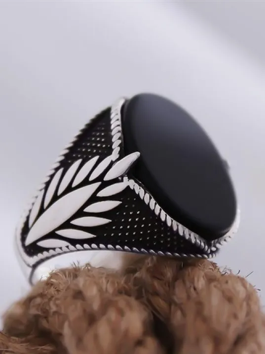 Oval Siyah Oniks Taşlı Yanı İşlemeli Özel Seri Erkek Gümüş Yüzük Oval Siyah Oniks Taşlı Yanı İşlemeli Özel Seri Erkek Gümüş Yüzük