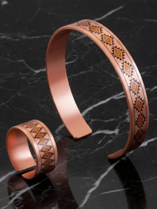 Kadın Bakır Bileklik Yüzük Set - Lenka Model Özel Baskı Metal Kutu Ve Kuvars Taşı Kadın Bakır Bileklik Yüzük Set - Lenka Model Özel Baskı Metal Kutu Ve Kuvars Taşı