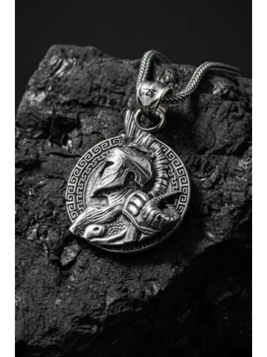 Erkek Gümüş Kolye - 925 Ayar Kabartmalı Savaşçı Gladyatör Motifli Tilki Kuyruğu Zincirli Model Kolye Erkek Gümüş Kolye - 925 Ayar Kabartmalı Savaşçı Gladyatör Motifli Tilki Kuyruğu Zincirli Model Kolye