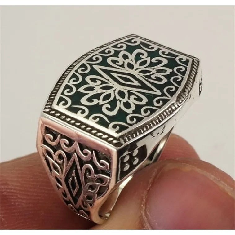 Otantik Selçuklu Motifli Yeşil Mineli Erkek Gümüş Yüzük Otantik Selçuklu Motifli Yeşil Mineli Erkek Gümüş Yüzük