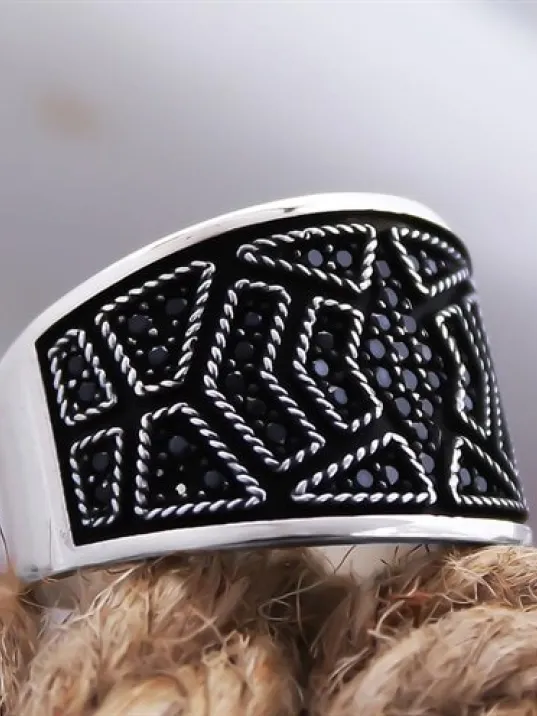 Siyah Mikro Taşlı Zarif İşlemeli Özel Seri Erkek Gümüş Yüzük