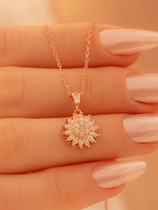 Kadın Gümüş Kolye - Sevgililer Günü - Hediye - Zirkon Taşlı Rose Kaplama Çiçek Motifli Kadın Kolye Kadın Gümüş Kolye - Sevgililer Günü - Hediye - Zirkon Taşlı Rose Kaplama Çiçek Motifli Kadın Kolye