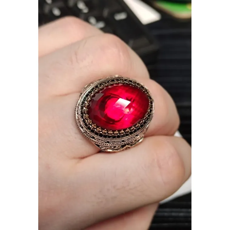 Kırmızı Zirkon Taşlı Ay Yıldız Desenli Yanı Lale Motif Erkek 925 Ayar Gümüş Yüzük GYZENDZIRAY-KRM Kırmızı Zirkon Taşlı Ay Yıldız Desenli Yanı Lale Motif Erkek 925 Ayar Gümüş Yüzük GYZENDZIRAY-KRM