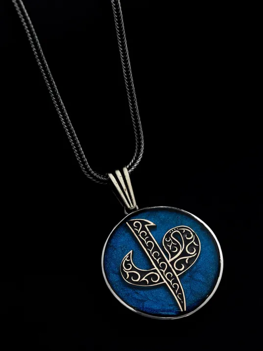 Erkek Gümüş Kolye - Vav Elif Yazılı Mavi Renkli Gümüş Kolye