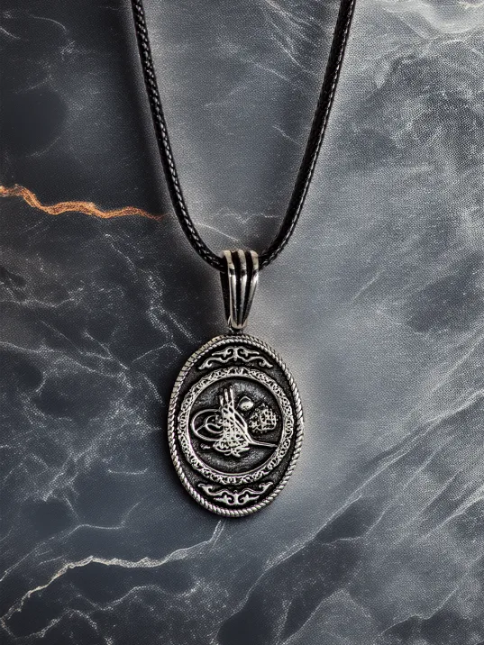 Erkek Gümüş Kolye Ucu - Tuğra Motifli Oksitli Oval Model Deri Kolyeli 925 Ayar Gümüş