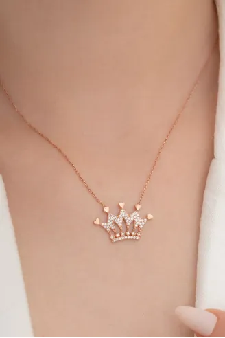 Zirkon Taşlı Rose Renk Kalpli Kral Tacı Kadın Gümüş Kolye GKLKRLTCIM1-ROS