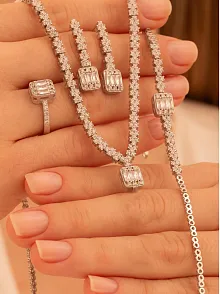 Kadın Gümüş Takı Seti - Diana Baget Taşlı Kare Kolye, Bileklik, Yüzük, Küpe Tam Set Işıklı Kutuda