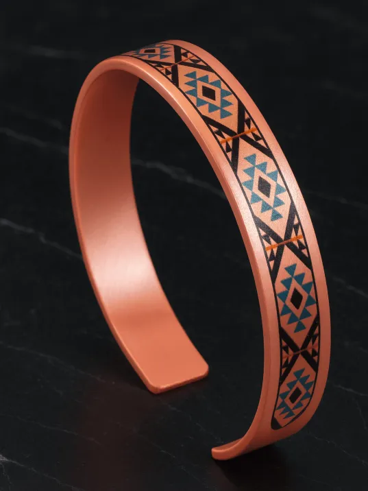 Kadın Bakır Bileklik - Liva Model Özel Baskı Metal Kutu Ve Kuvars Taşı Kadın Bakır Bileklik - Liva Model Özel Baskı Metal Kutu Ve Kuvars Taşı