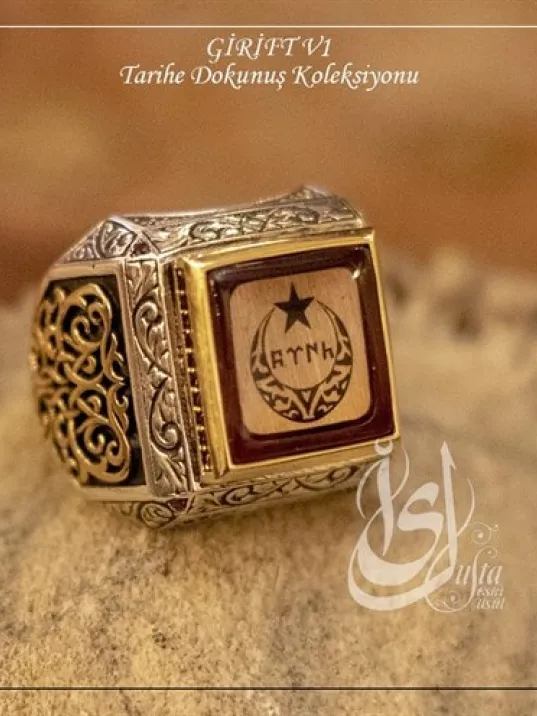 İslam Usta Tasarımı Türk Yazılı Hilal Ay Girift Model 1 Gümüş Erkek Yüzük İslam Usta Tasarımı Türk Yazılı Hilal Ay Girift Model 1 Gümüş Erkek Yüzük