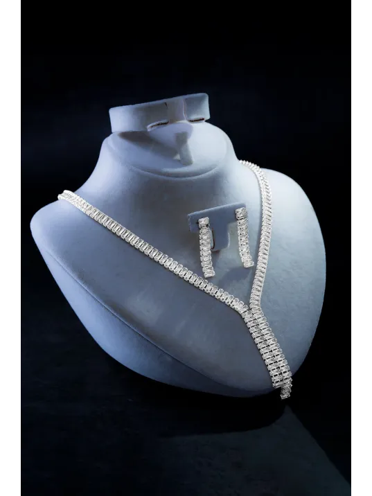 Kadın Bijuteri Kolye Küpe Set - Elora Model Baget Taşlı Zarif Su Yolu Set Kadın Bijuteri Kolye Küpe Set - Elora Model Baget Taşlı Zarif Su Yolu Set