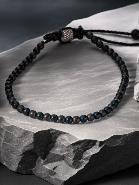 Mat Siyah Lacivert Doğal Taş Erkek Bileklik – İnce Boncuklu Ayarlanabilir Makrome Tasarım
