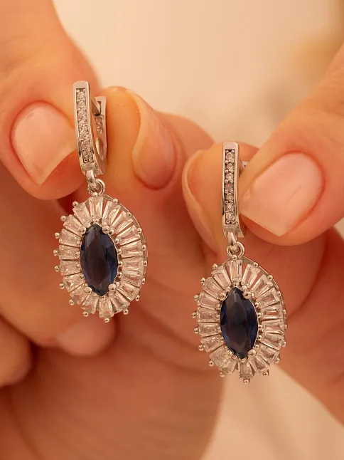 Kadın Gümüş Küpe - Damla Model Safir Taşlı Baget Süslemeli Rodyumlu Kadın Küpe