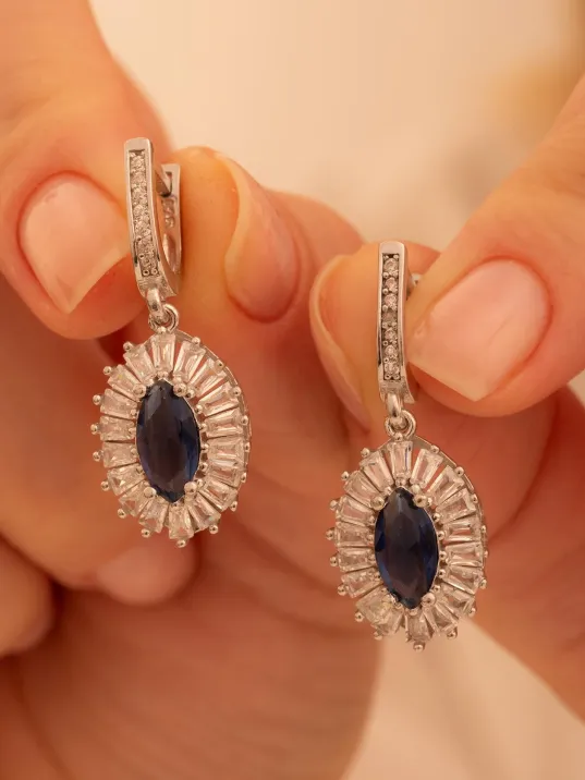 Kadın Gümüş Küpe - Damla Model Safir Taşlı Baget Süslemeli Rodyumlu Kadın Küpe Kadın Gümüş Küpe - Damla Model Safir Taşlı Baget Süslemeli Rodyumlu Kadın Küpe