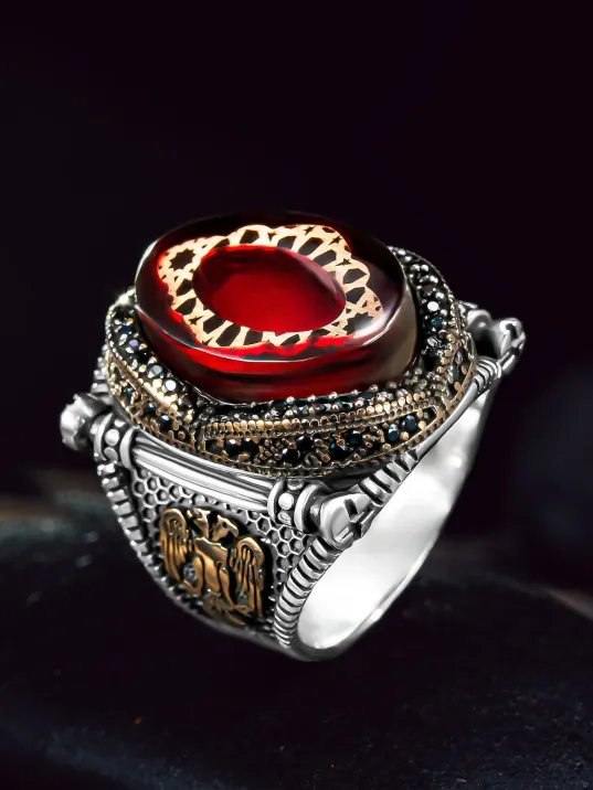 Erkek Gümüş Yüzük - Kırmızı Kehribar Taşlı Yanı Selçuklu Kartalı Motifli Erkek Yüzük