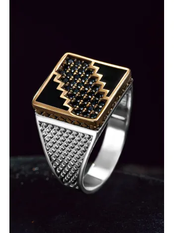 Erkek Gümüş Yüzük - Siyah Zirkon Taşlı Kare Model İşlemeli Erkek Yüzük Erkek Gümüş Yüzük - Siyah Zirkon Taşlı Kare Model İşlemeli Erkek Yüzük