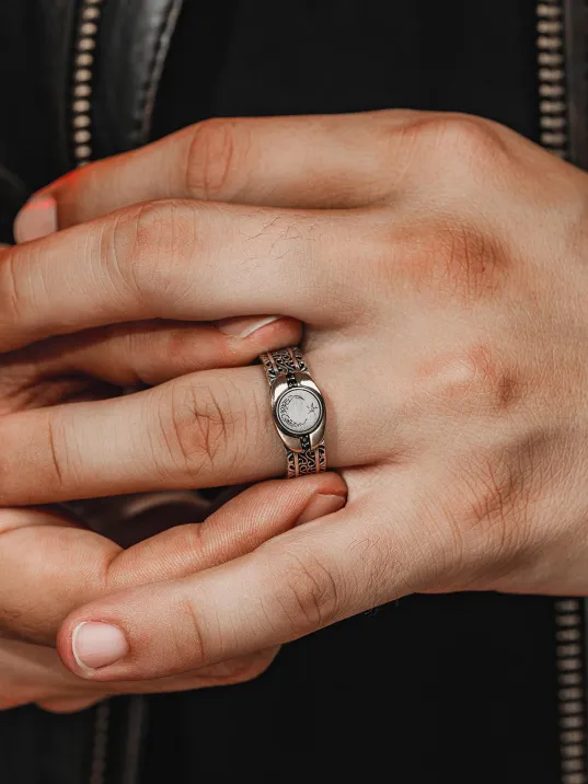 Erkek Gümüş Yüzük - Sarmal Model Zirkon Taşlı Ay Yıldız İşlemeli Erkek Yüzük