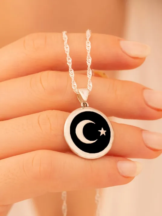 Kadın Gümüş Kolye - Türk Bayrağı Ay Yıldız Kadın Gümüş Kolye Zincir Kadın Gümüş Kolye - Türk Bayrağı Ay Yıldız Kadın Gümüş Kolye Zincir