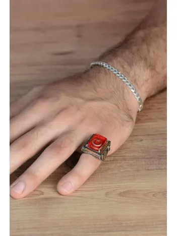 Mineli Ay Yıldız İşlemeli Kırmızı Zirkon Taş Süslemeli 925 Ayar Gümüş Erkek Yüzük GYZAYYLDIZK-KRM Mineli Ay Yıldız İşlemeli Kırmızı Zirkon Taş Süslemeli 925 Ayar Gümüş Erkek Yüzük GYZAYYLDIZK-KRM